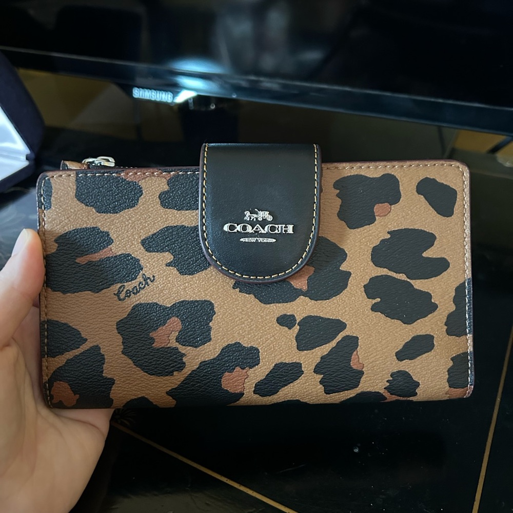 Coach Light Saddle Multi Wallet